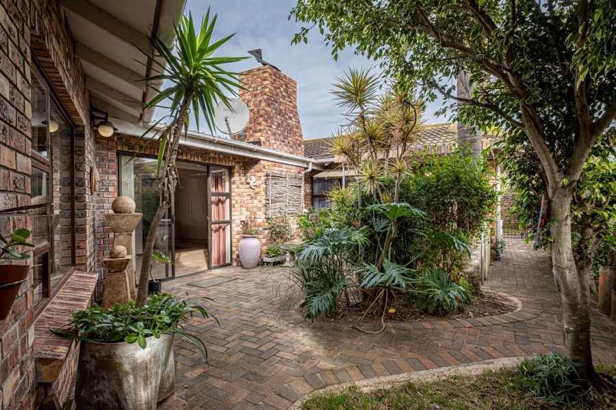 3 Bedroom Property for Sale in Summerstrand Eastern Cape